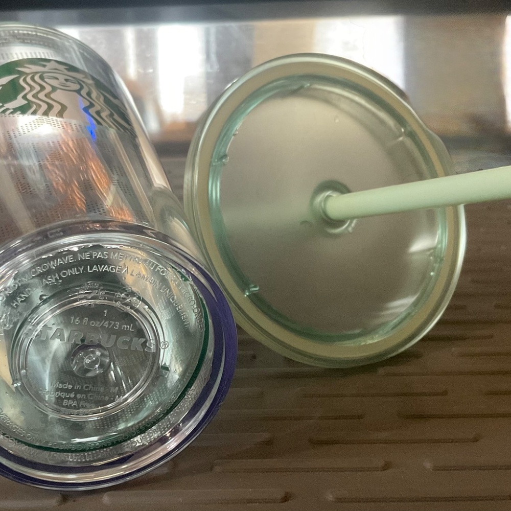 STARBUCKS TUMBLER WITH LID AND STRAW BRAND NEW. RETIRED. - Picture 4 of 5